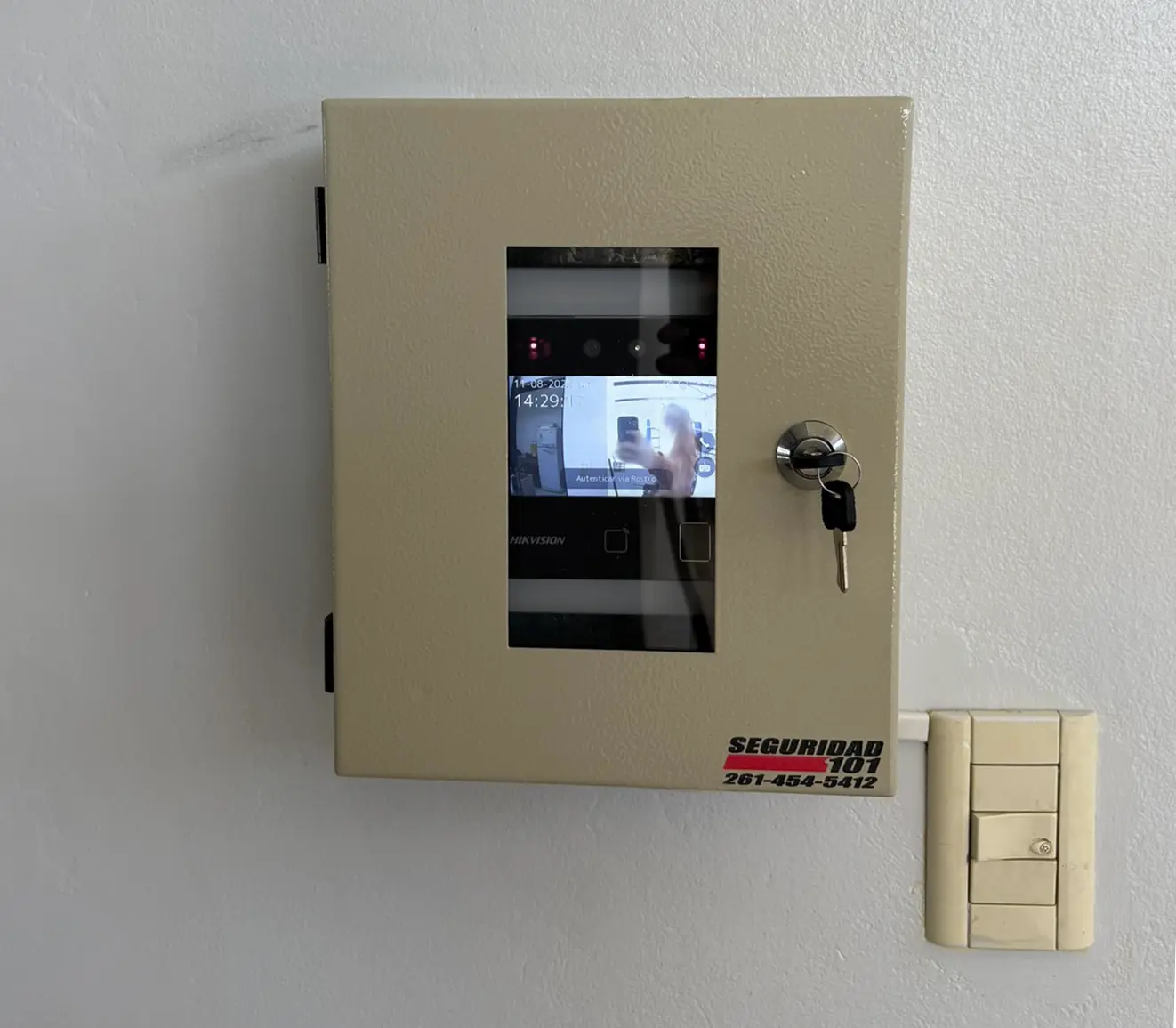 Reloj biométrico y control de personal